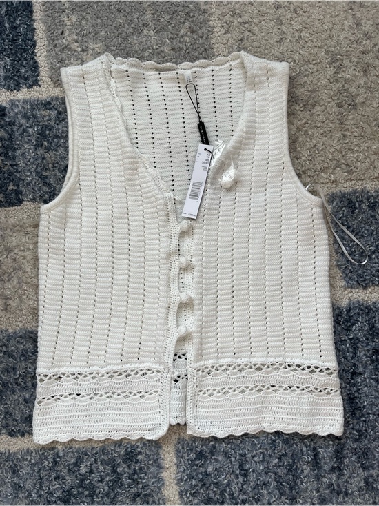 Elie Tahari Sweaters - Elie Tahari Cream Crochet Knit Sleeveless Cardigan Vest